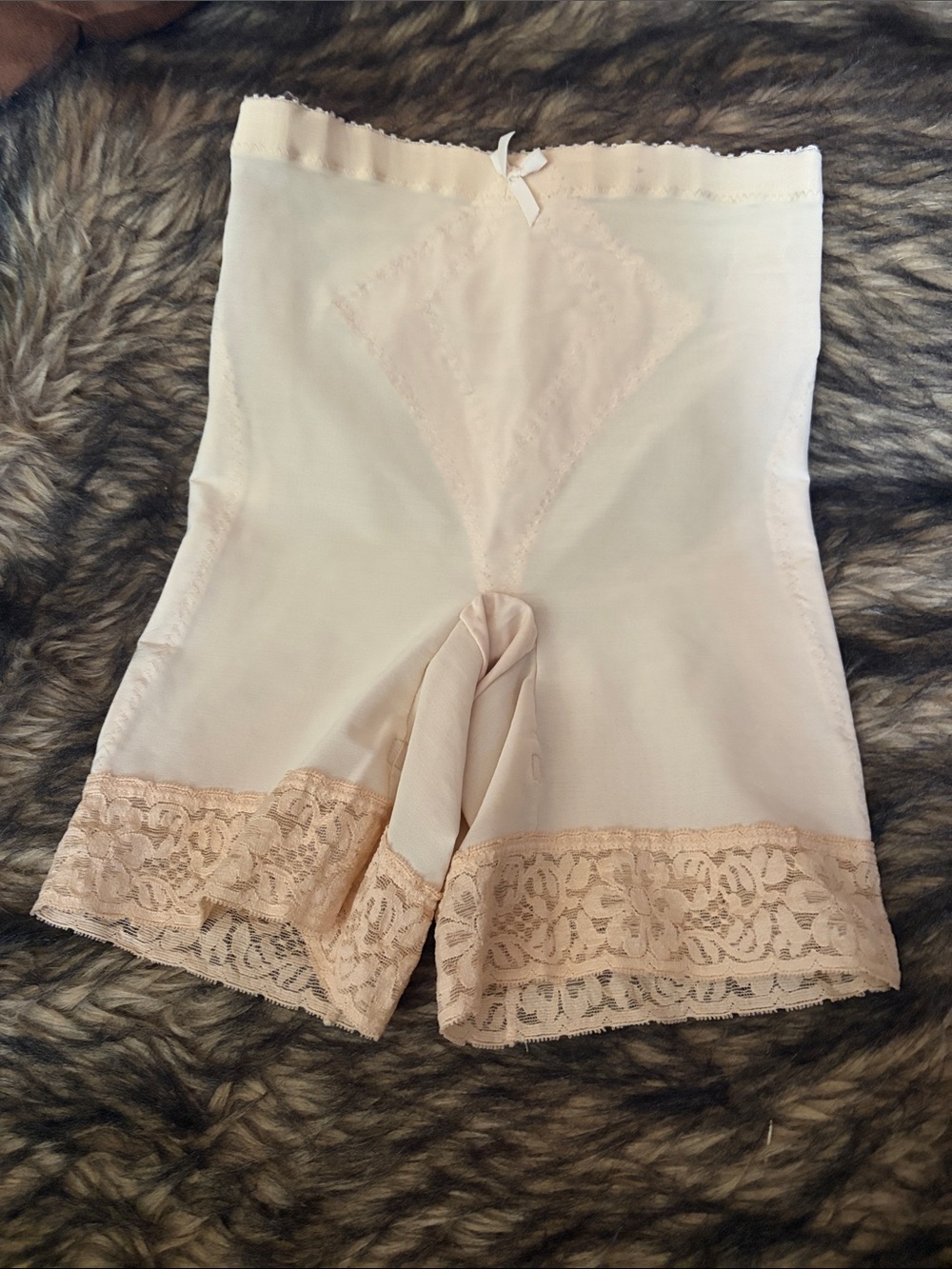 vintage olga beige suddenly slim shape-wear with lace trim size small